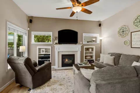 Living - 351 SE Soft Tail Loop, Bend, OR 97702 photo 3 of 3