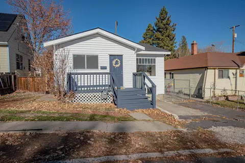 727 Roseway Dr, Klamath Falls, OR 97601