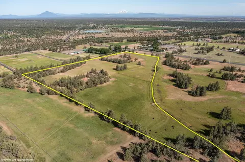 580 SW 67th St, Redmond, OR 97756