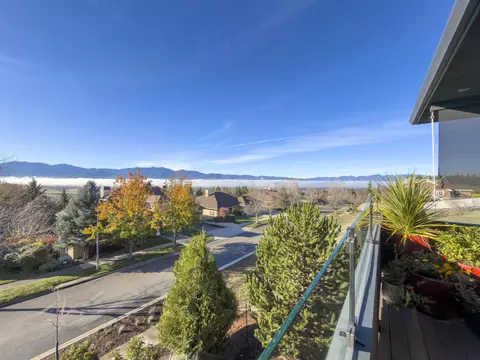 280 Mary Bee Ln, Medford, OR 97504