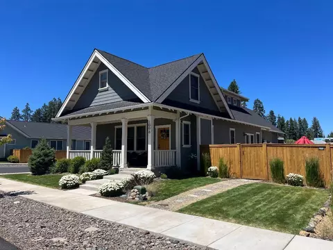 1006 E Black Butte Ave, Sisters, OR 97759