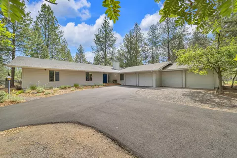 Exterior - 60142 W Ridgeview Dr, Bend, OR 97702 photo 2 of 13