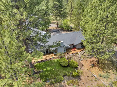 Exterior - 60142 W Ridgeview Dr, Bend, OR 97702 photo 12 of 13