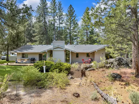 Exterior - 60142 W Ridgeview Dr, Bend, OR 97702 photo 11 of 13