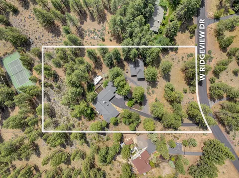 View/Area - 60142 W Ridgeview Dr, Bend, OR 97702 photo 3 of 4