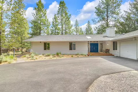 Exterior - 60142 W Ridgeview Dr, Bend, OR 97702 photo 3 of 13