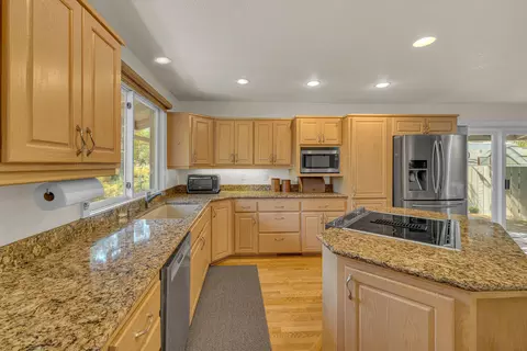 Kitchen - 60142 W Ridgeview Dr, Bend, OR 97702 photo 4 of 4