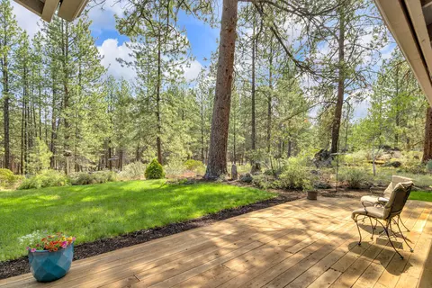 Exterior - 60142 W Ridgeview Dr, Bend, OR 97702 photo 6 of 13