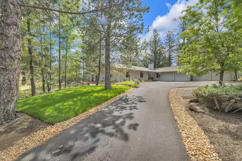 Exterior - 60142 W Ridgeview Dr, Bend, OR 97702 photo 1 of 13