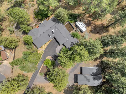 View/Area - 60142 W Ridgeview Dr, Bend, OR 97702 photo 4 of 4