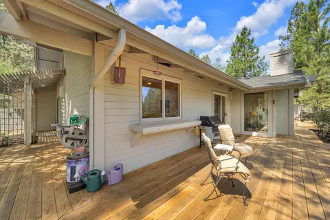 Exterior - 60142 W Ridgeview Dr, Bend, OR 97702 photo 8 of 13
