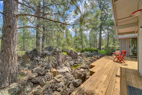 Exterior - 60142 W Ridgeview Dr, Bend, OR 97702 photo 4 of 13