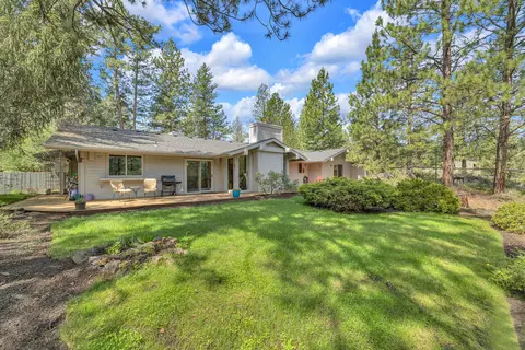 Exterior - 60142 W Ridgeview Dr, Bend, OR 97702 photo 10 of 13