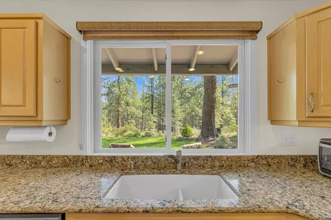 Kitchen - 60142 W Ridgeview Dr, Bend, OR 97702 photo 3 of 4