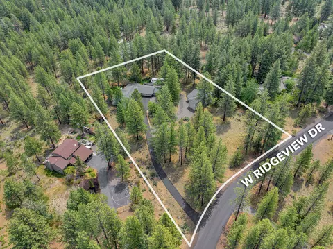 View/Area - 60142 W Ridgeview Dr, Bend, OR 97702 photo 2 of 4