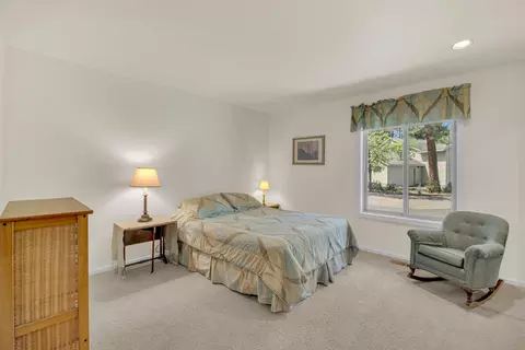 Bedroom - 60142 W Ridgeview Dr, Bend, OR 97702 photo 6 of 7