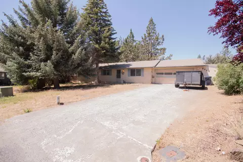 2720 NE Flower Ct, Bend, OR 97701