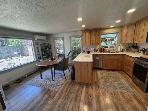 718 NE 9th St, Bend, OR 97701 photo 8