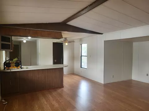 401 Comstock Rd #9, Sutherlin, OR 97479