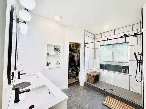 Bath - 1171 Highlands Dr, Eagle Point, OR 97524 photo 1 of 3