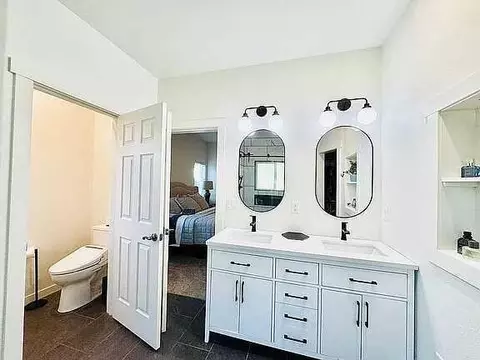 Bath - 1171 Highlands Dr, Eagle Point, OR 97524 photo 2 of 3
