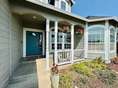 Exterior - 1171 Highlands Dr, Eagle Point, OR 97524 photo 2 of 5