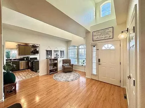 Entry Way - 1171 Highlands Dr, Eagle Point, OR 97524 photo 1 of 2