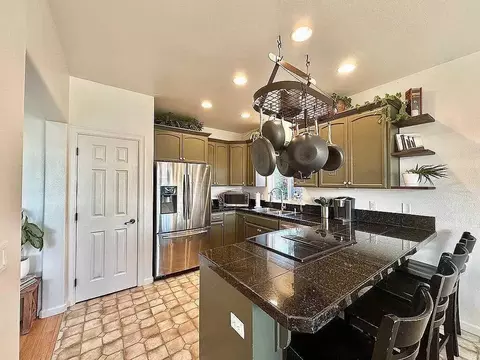 Kitchen - 1171 Highlands Dr, Eagle Point, OR 97524 photo 3 of 3