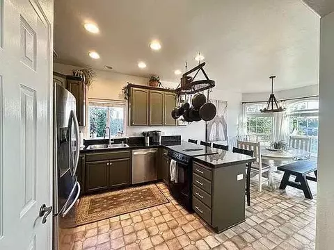 Kitchen - 1171 Highlands Dr, Eagle Point, OR 97524 photo 1 of 3