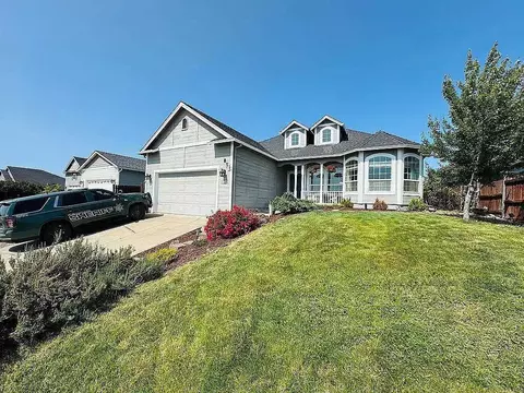 1171 Highlands Dr, Eagle Point, OR 97524