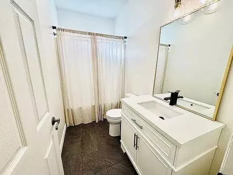 Bath - 1171 Highlands Dr, Eagle Point, OR 97524 photo 3 of 3