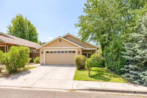 595 Elizabeth Ave, Ashland, OR 97520