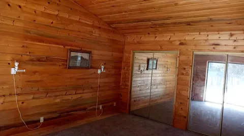 Bedroom - 52192 Elderberry Ln, La Pine, OR 97739 photo 2 of 3