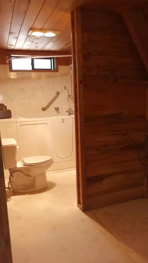 Bath - 52192 Elderberry Ln, La Pine, OR 97739 photo 1 of 2