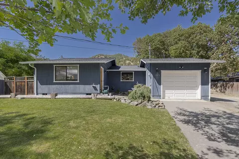 1223 5th Ave, Gold Hill, OR 97525