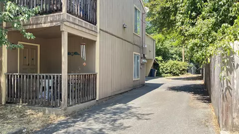 508 NW E St #ABC, Grants Pass, OR 97526