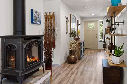 Entry Way - 16121 Lava Dr, La Pine, OR 97739 photo 1 of 1