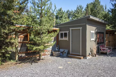 Exterior - 16121 Lava Dr, La Pine, OR 97739 photo 8 of 9