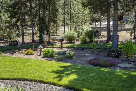 Exterior - 16121 Lava Dr, La Pine, OR 97739 photo 5 of 9