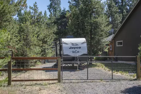 Exterior - 16121 Lava Dr, La Pine, OR 97739 photo 7 of 9