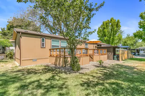 1055 N 5th St #11, Jacksonville, OR 97530
