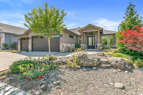 2861 Morning View Dr, Medford, OR 97504