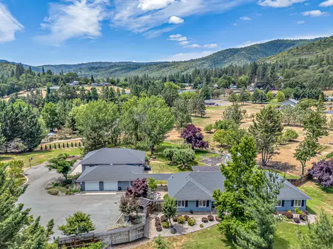 550 Pair-a-dice Ranch Rd, Jacksonville, OR 97530