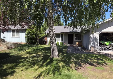 123 Eagle View Dr, Eagle Point, OR 97524
