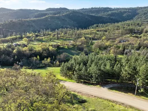 500 Conifer Way, Ashland, OR 97520