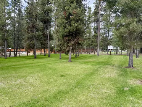 52817 Rainbow Dr, La Pine, OR 97739 photo 4