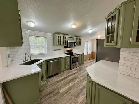 52817 Rainbow Dr, La Pine, OR 97739