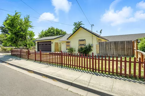 208 Tripp St, Medford, OR 97504