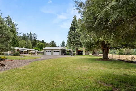 3390 Griffin Creek Rd, Medford, OR 97501