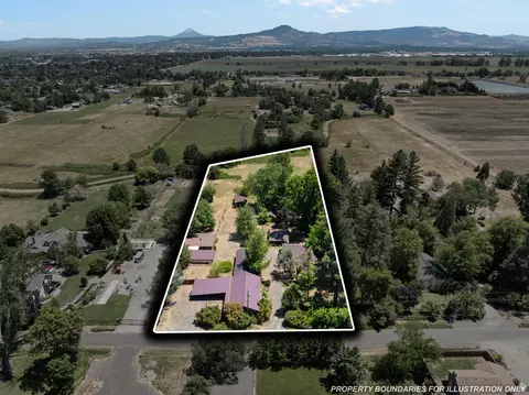 2958 Freeland Rd, Central Point, OR 97502